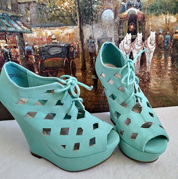 BAMBOO Shoes - BAMBOO Lace up peep toe Platform Wedges